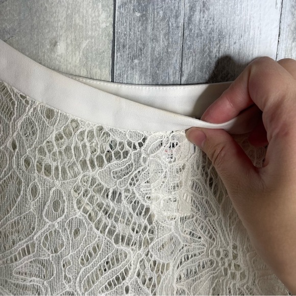 Cabi Sienna sheer lace short sleeve blouse white medium - Picture 7 of 8